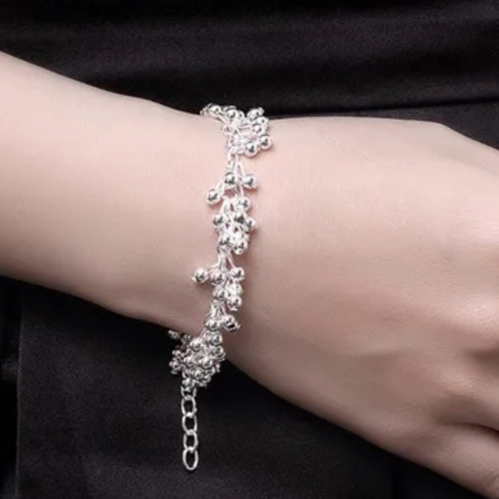 The beaded bracelet in 925 sterling silver